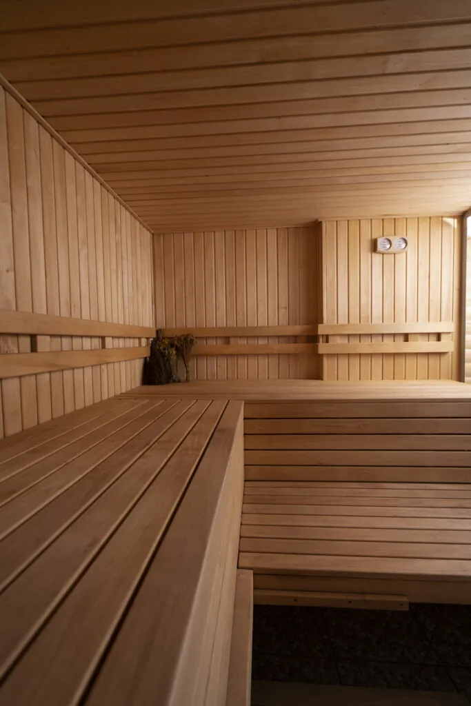 Czym jest thermo drewno – Domki Sauny